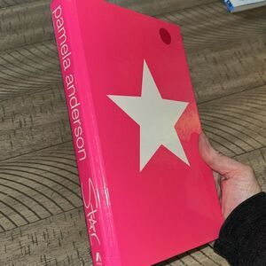 Star⭐️by PamAnderson Great beach 🏖️ read! Copyright ©️ 2004